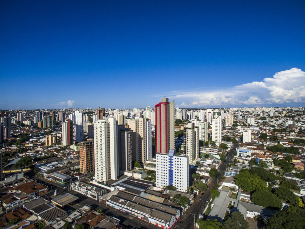Vista aérea diurna de Uberlândia/MG.