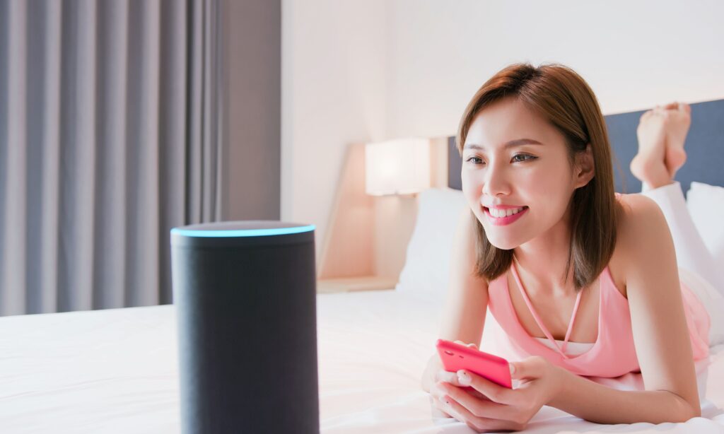 Assistentes virtuais auxiliam nas atividades pessoais e da residência.