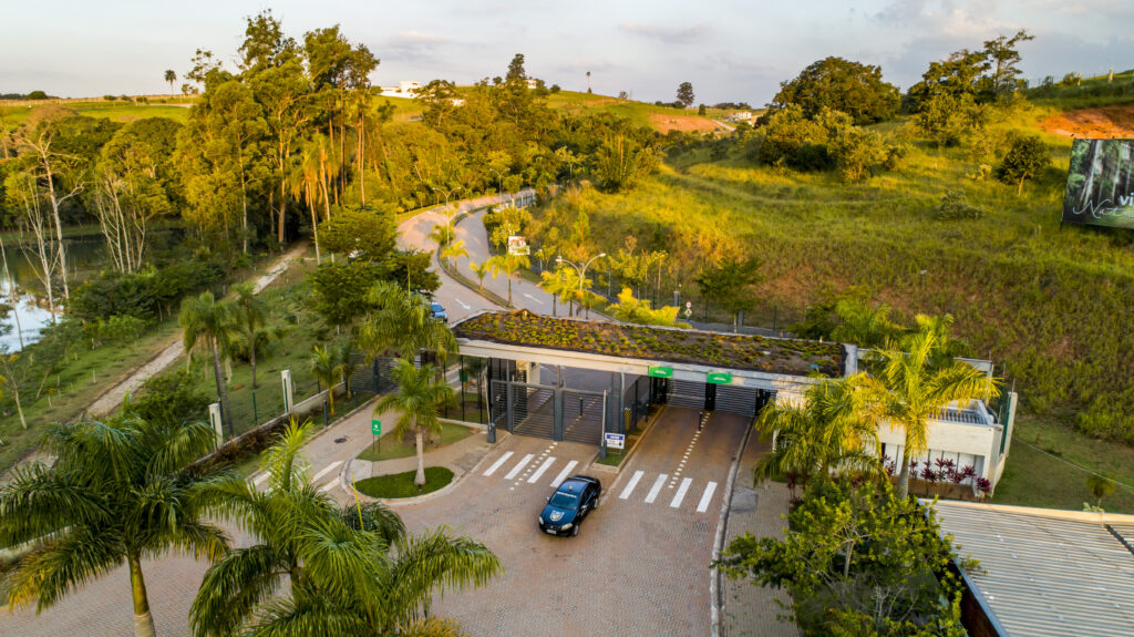 Portal de acesso do Loteamento Fechado Arts Itatiba, da GSP Loteamentos, em Itatiba (SP).